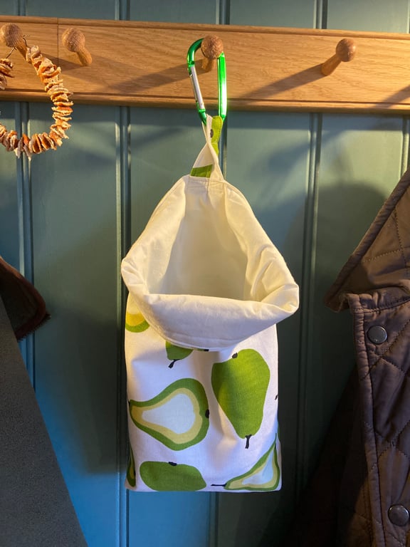 Hanging Peg Bag with Caribiner. 