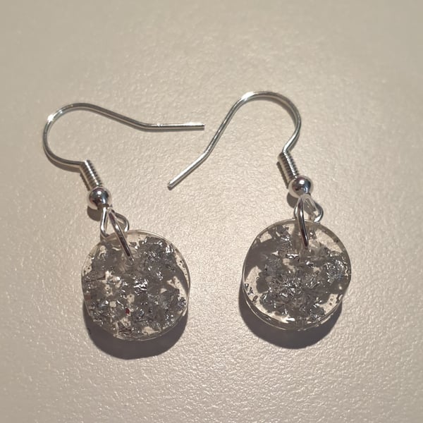 Round silver metallic flakes resin earrings