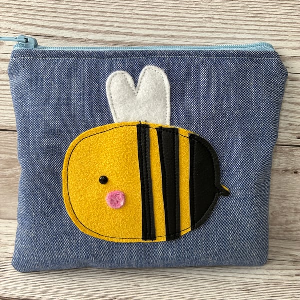 Bee Purse, Mini Purse, Zip Purse, Mini Pouch, Appliqué Bee Purse, Zip Pouch