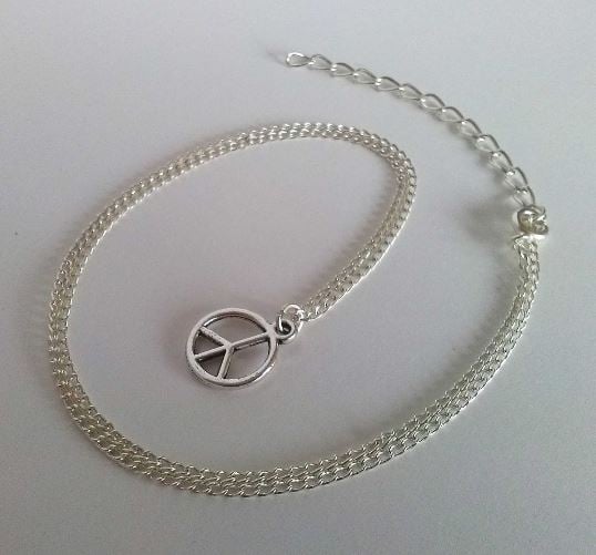 Silver Plate Simple Small Peace Sign CND Retro 60s Necklace