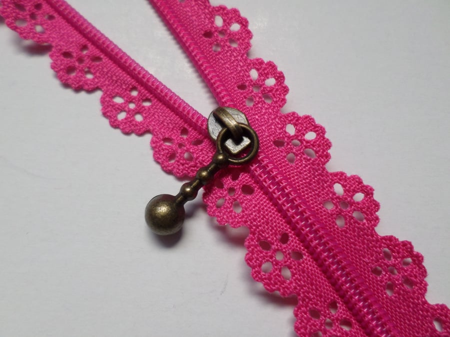 1 x Nylon Lace Zip - Metal Findings - Flower - 15cm - Fuchsia Pink