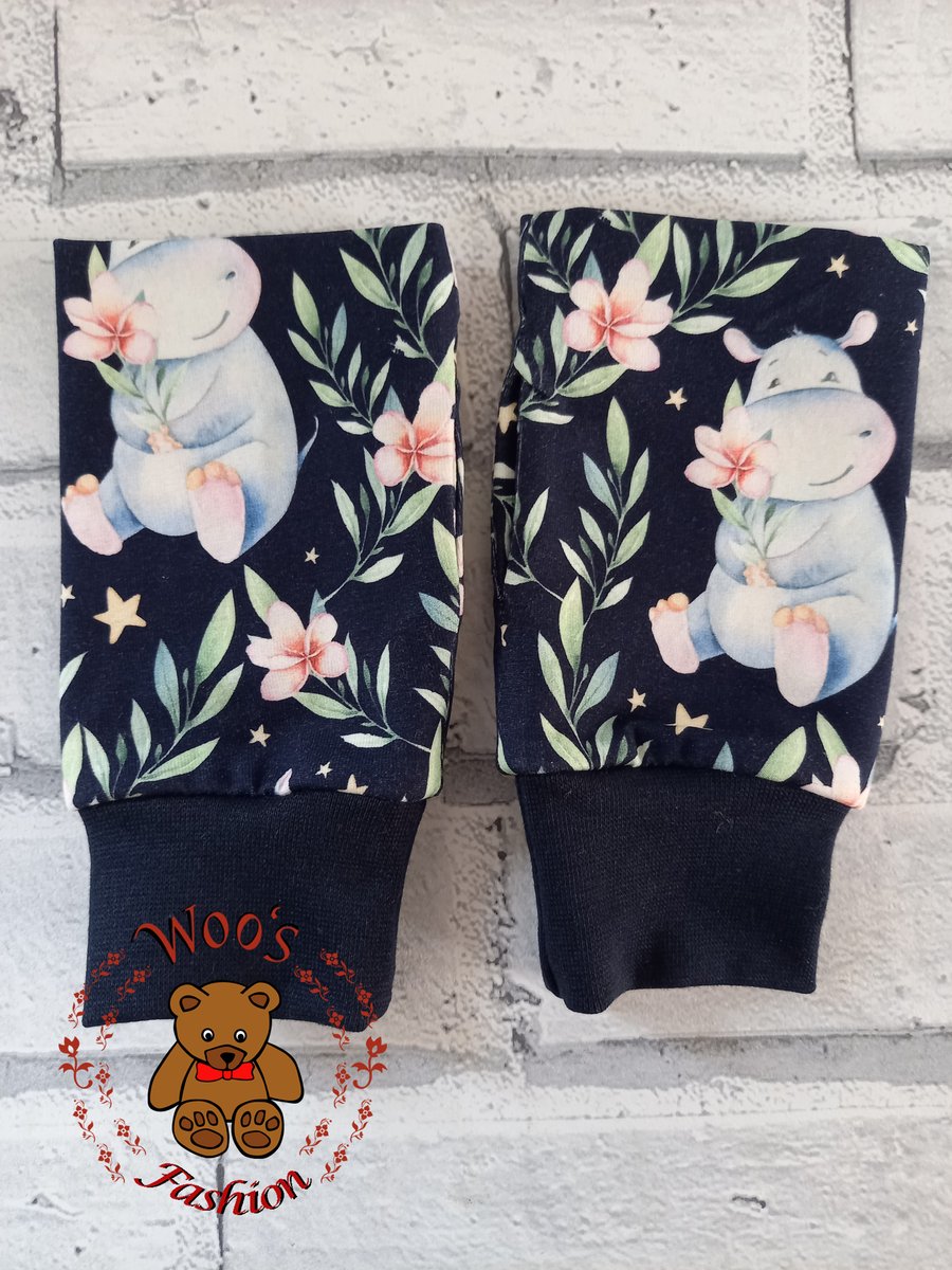 Hippo fingerless gloves