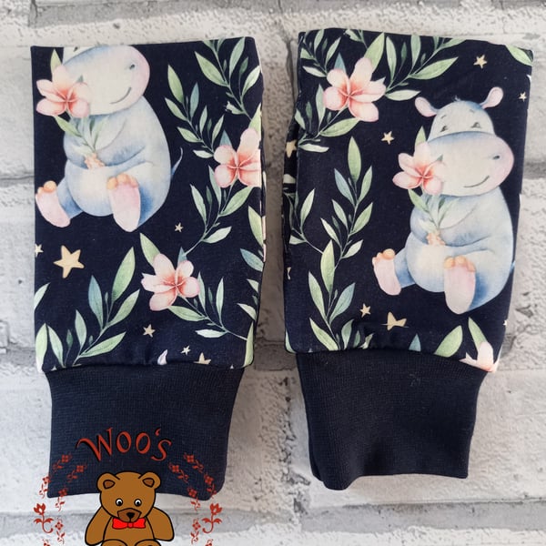 Hippo fingerless gloves