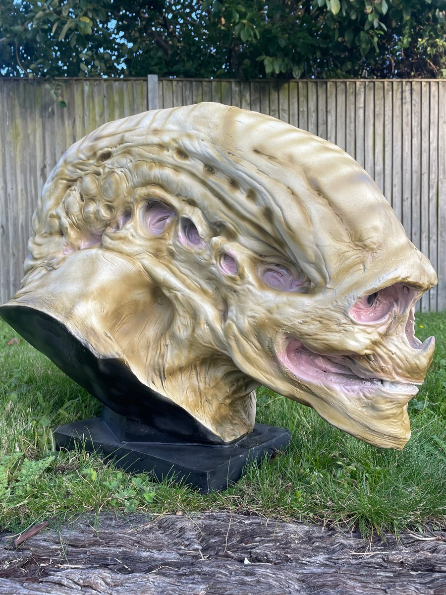 XENOMORPH ALIEN PREDATOR BUST SCULPTURE 