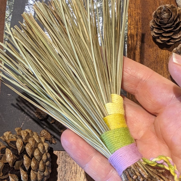 Pine needle hand brush- desk tidy accessory