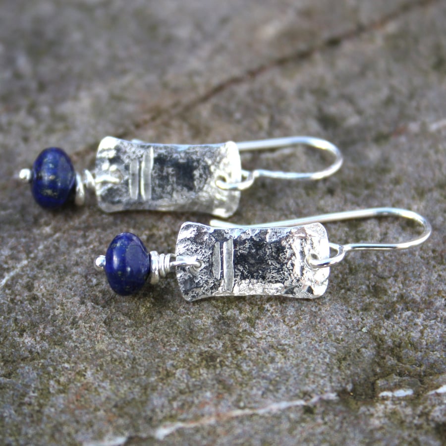 Silver and lapis lazuli Notched earrings.