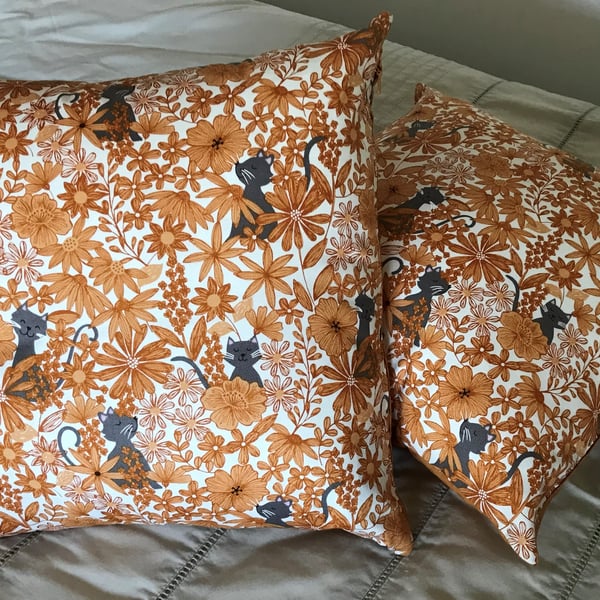 Cushion, Cats print, double sided 