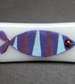 HANDMADE FUSED DICHROIC GLASS 'ZIG ZAG FISH' BROOCH. - Image 3