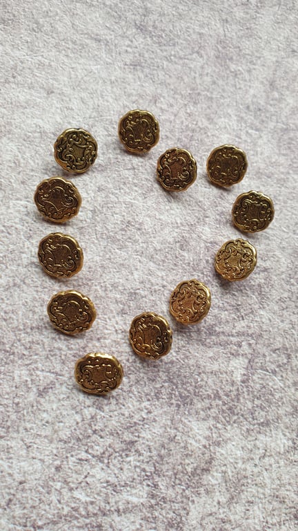 11.5mm 18L pretty filigree Buttons 1980s Vintage Antique Gold