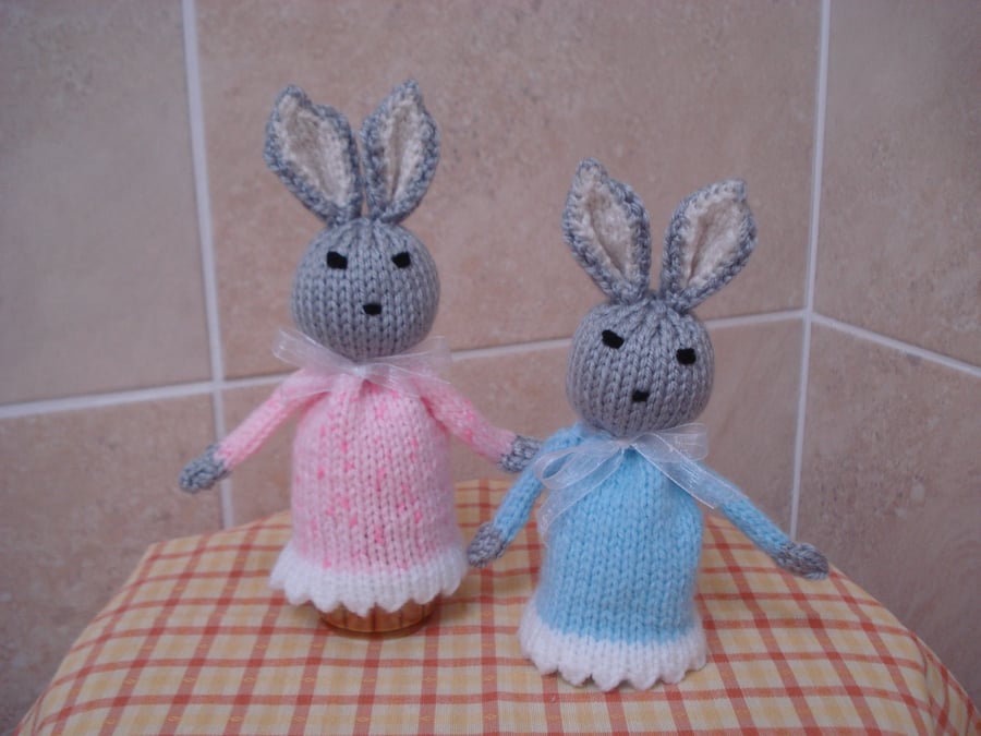 Pair Of Egg Cosy Bunny Rabbits Ready For Breakfast Pink And Blue (R904)