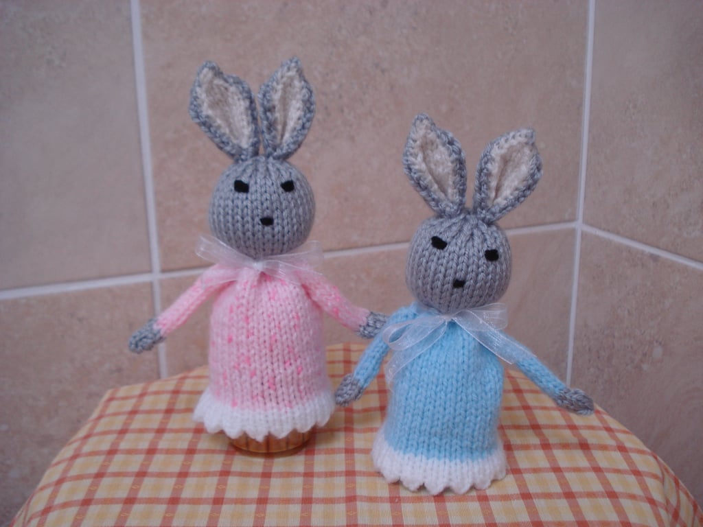 Pair Of Egg Cosy Bunny Rabbits Ready For Breakfast Pink And Blue (R904)