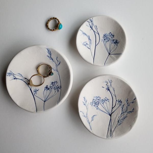 Set of 3 ceramic trinket bowls 