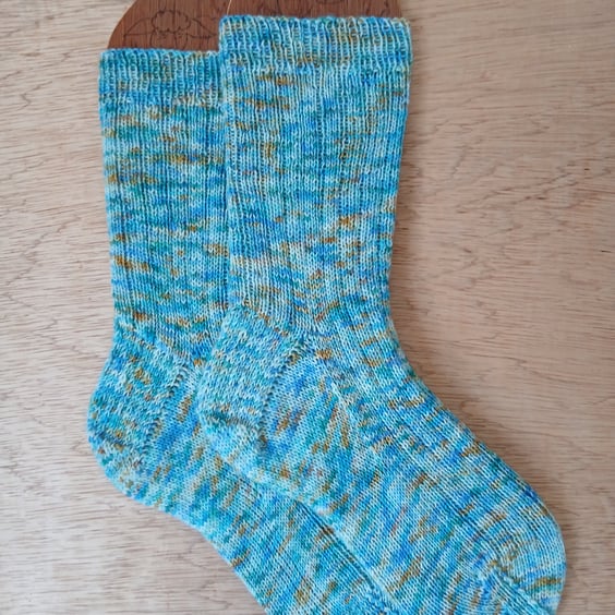 Socks, hand knitted, MEDIUM, adult size 5-6, Merino wool blend