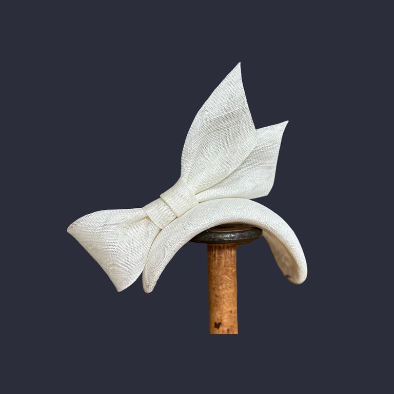 Ivory Wedding Fascinator Hat – Handmade Elegant Headpiece for Races, Royal Ascot