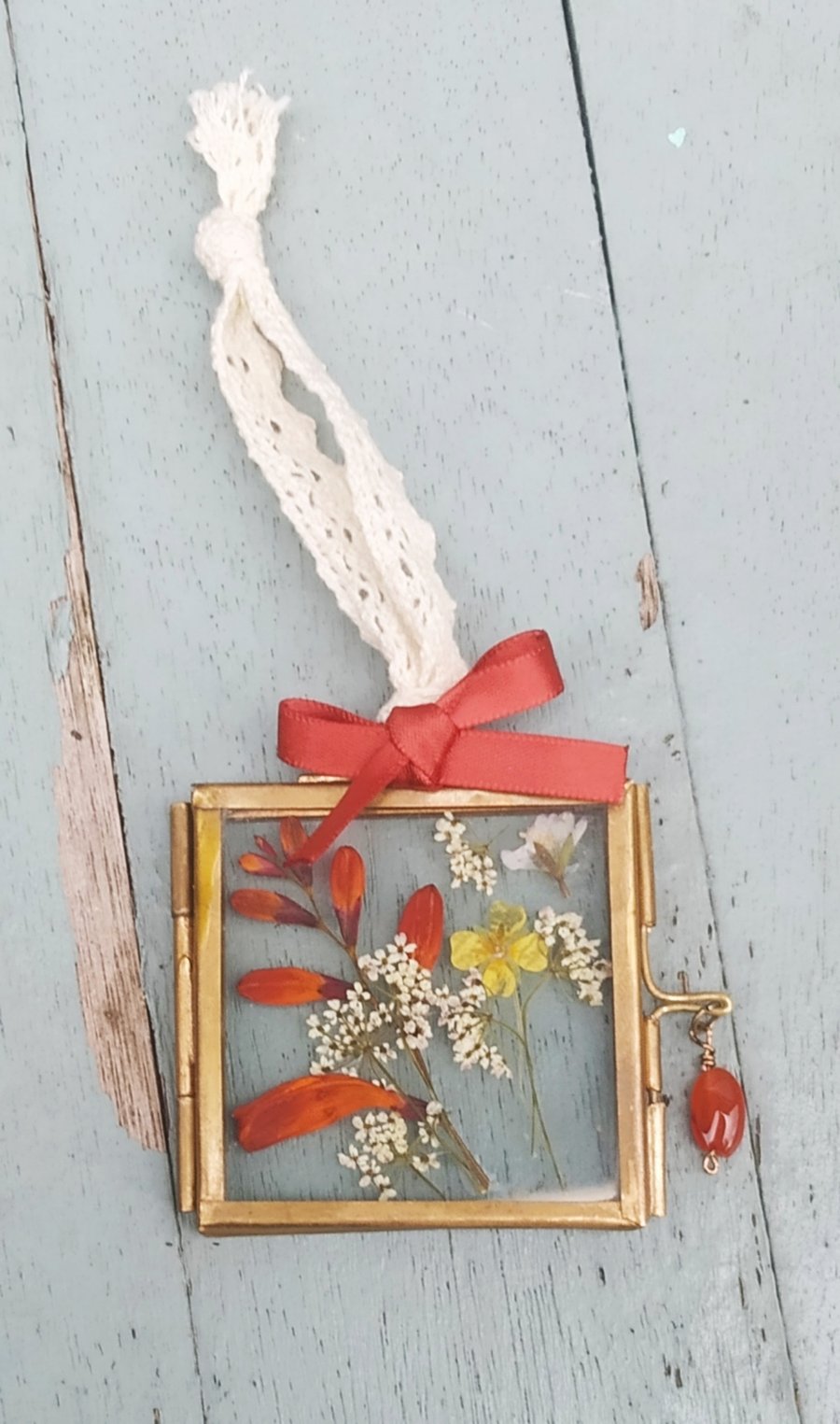 Pressed flower glass frame decoration, floral gifts, gardeners gifts, nature.