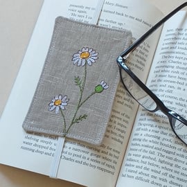 Elastic Bookmark with Embroidered Daisy