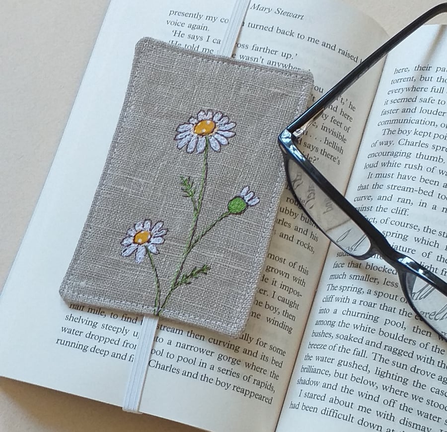 Elastic Bookmark with Embroidered Daisy