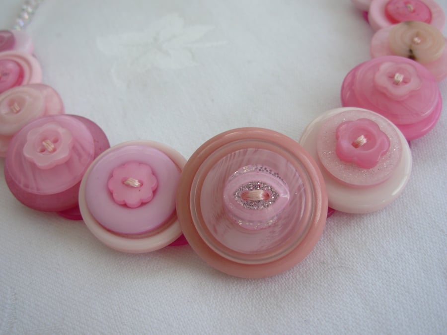 Button Necklace Pink