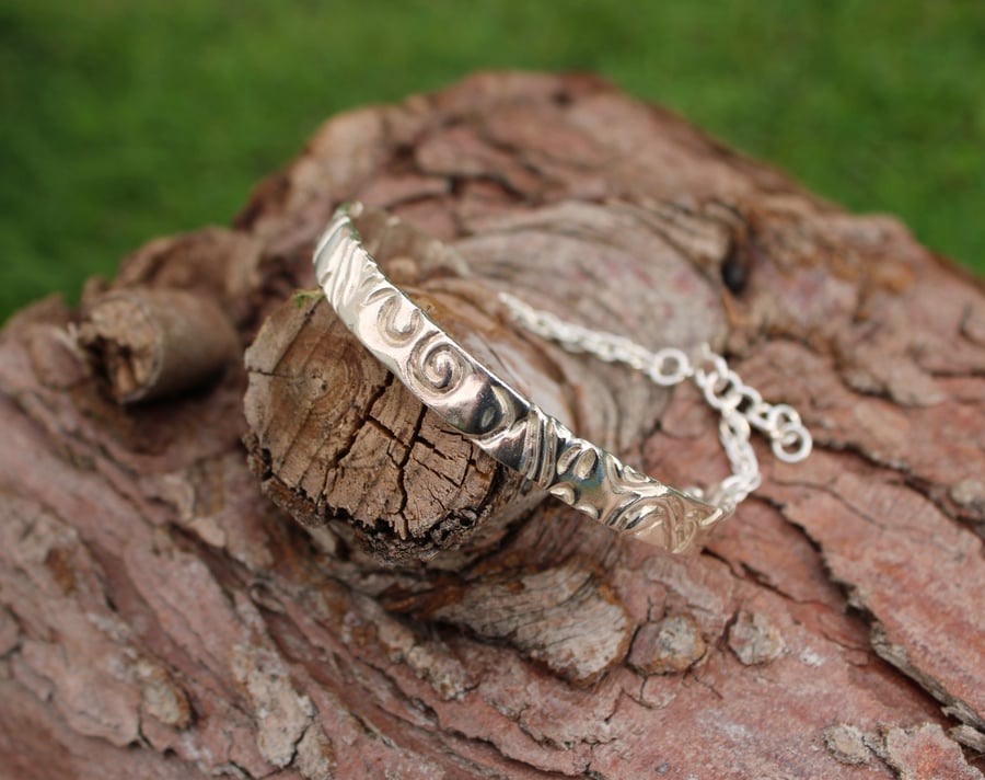 'Centre' Textured Statement bangle