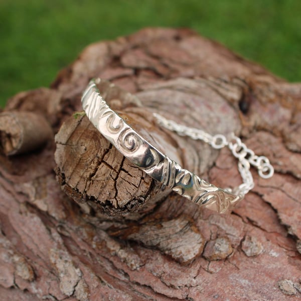 'Centre' Textured Statement bangle