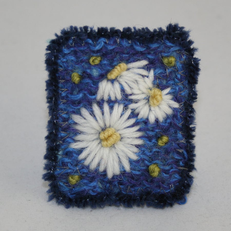 Embroidered Brooch - Daisies on Blue 