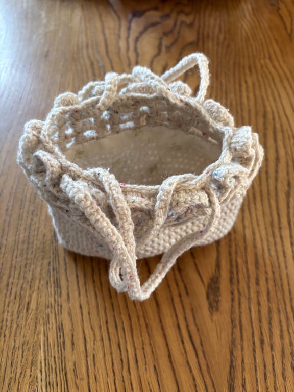 Small crochet handbag in cream. Frilly and cute, lined with cotton fabric