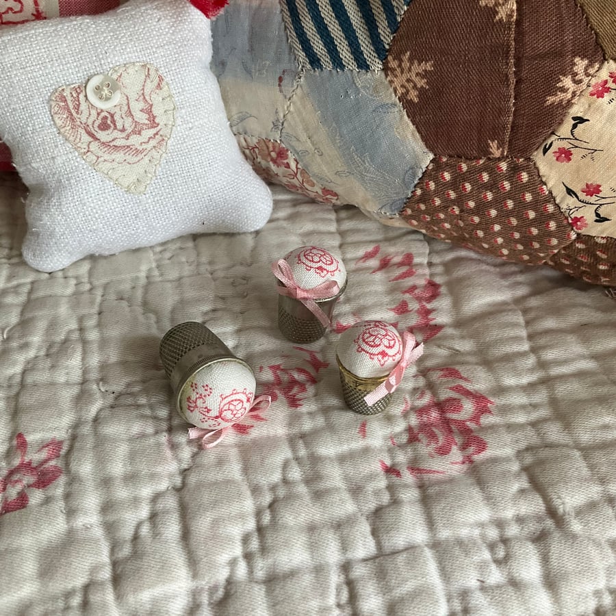 Thimble pin cushion