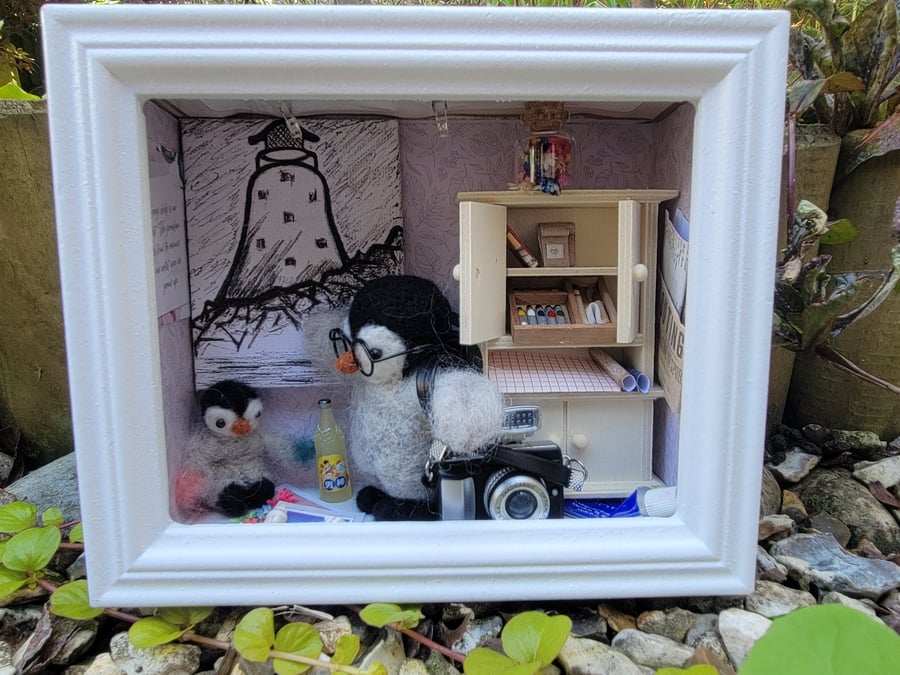 Arty Penguin 3D framed needle felt mini room 