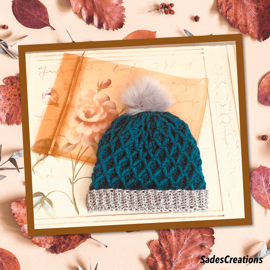 Stylish Beanie hat with faux fur Pom in teal and grey.