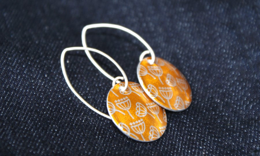Geo seed head pattern disc earrings - gold