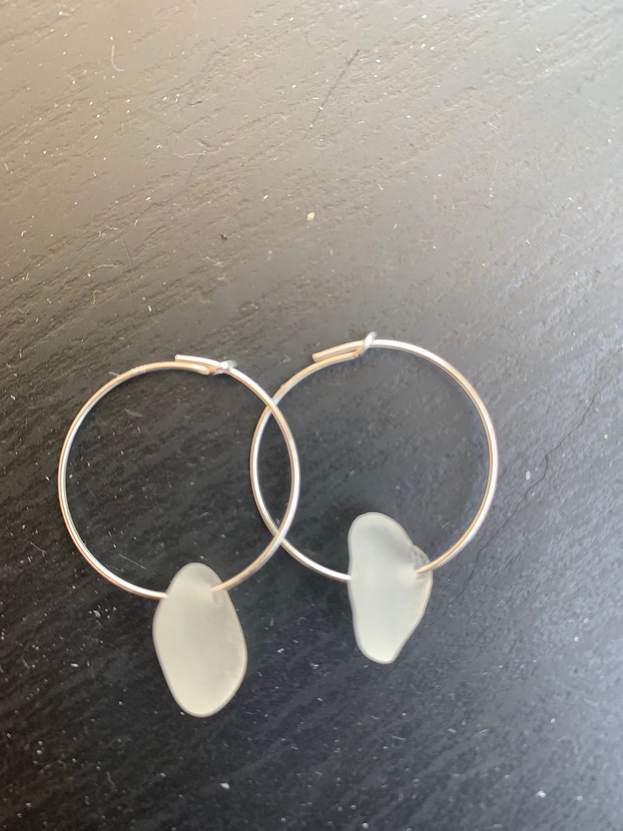 Sterling silver and seaglass 2.5cm diameter hoop earrings