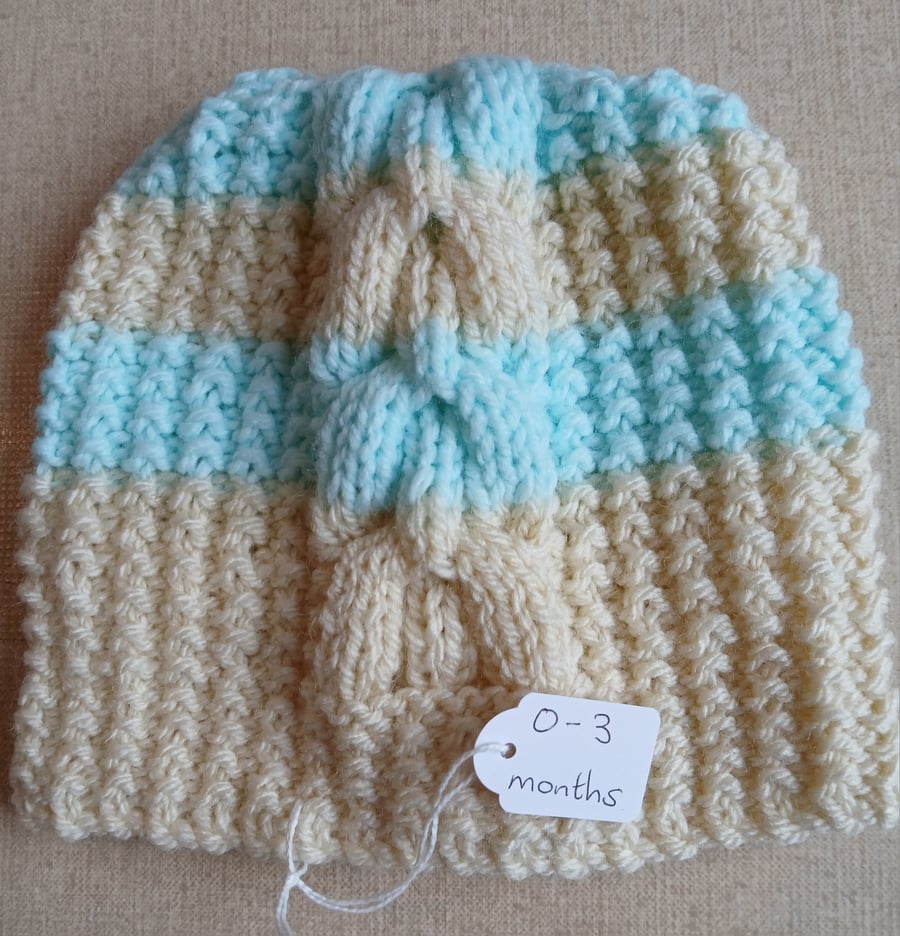 Hand-knitted baby hat. Approx 0 to 3 months.  Price includes P and P. 