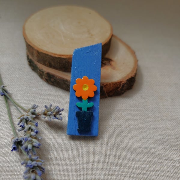 Bright wooden flower brooch
