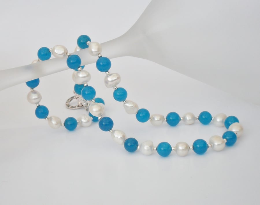 Blue jade and pearl necklace 