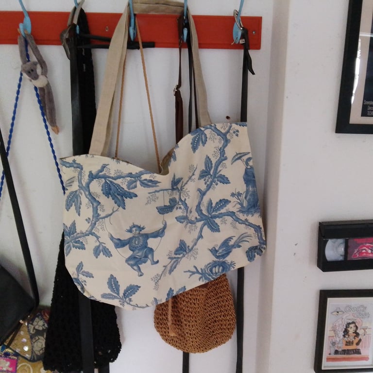 Tote bag handmade using oriental themed fabric.