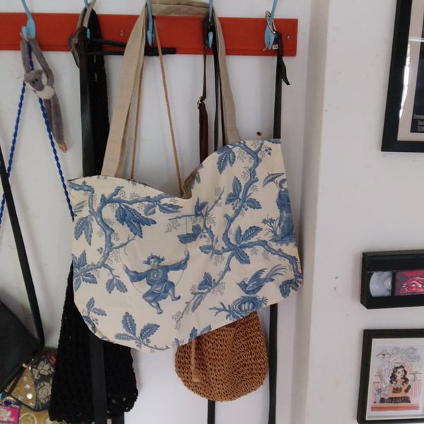 Tote bag handmade using oriental theme fabric.