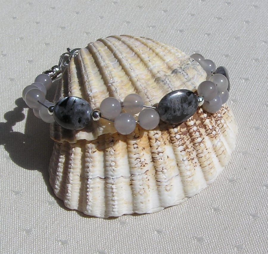 Black Labradorite & Grey Agate Gemstone Beaded Chakra Bracelet "Emilia"