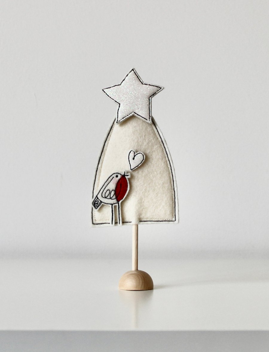 'Christmas Tree with a White Glittery Star, Robin and Heart'
