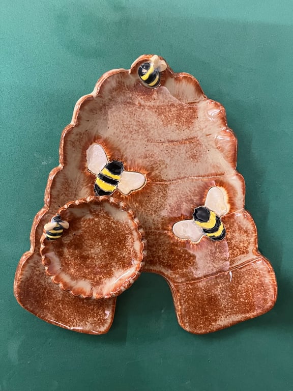 Bee design teaspoon and teabag holder
