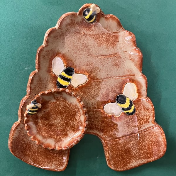 Bee design teaspoon and teabag holder