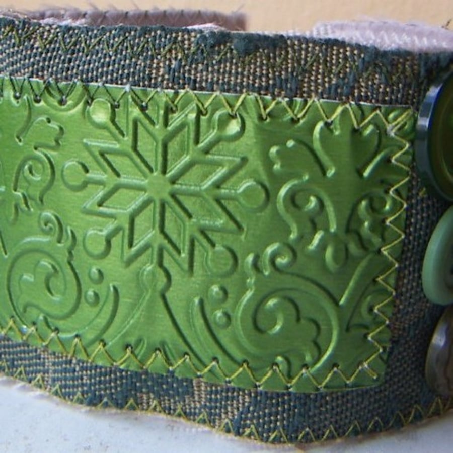 Victoriana sewn metal wristlet - apple green damask on green brocade
