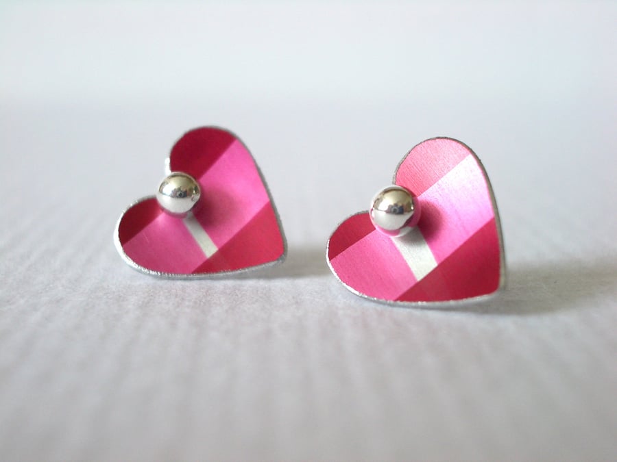 Heart studs earrings in red and silver