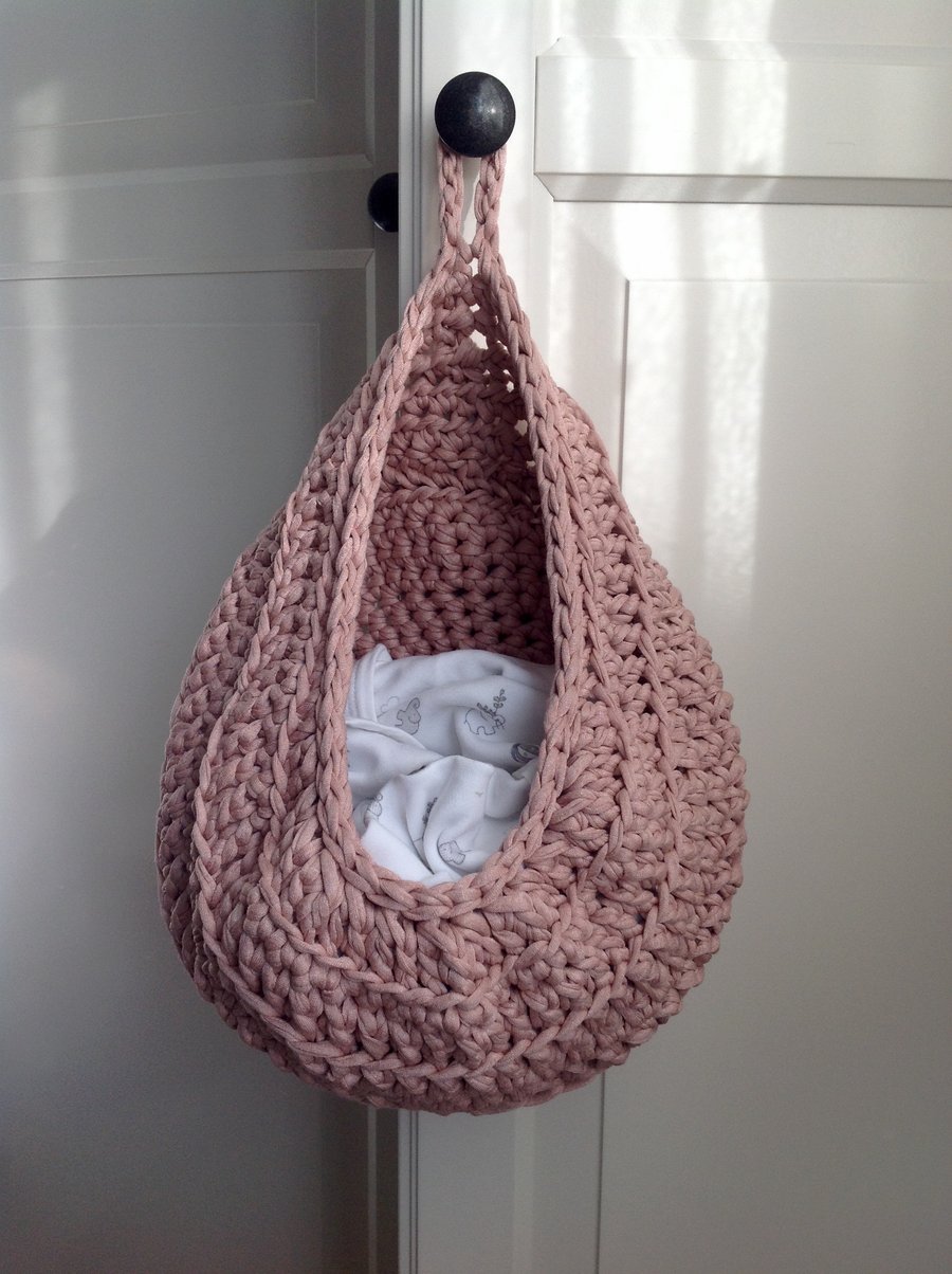 Large crochet hanging basket - pale pink