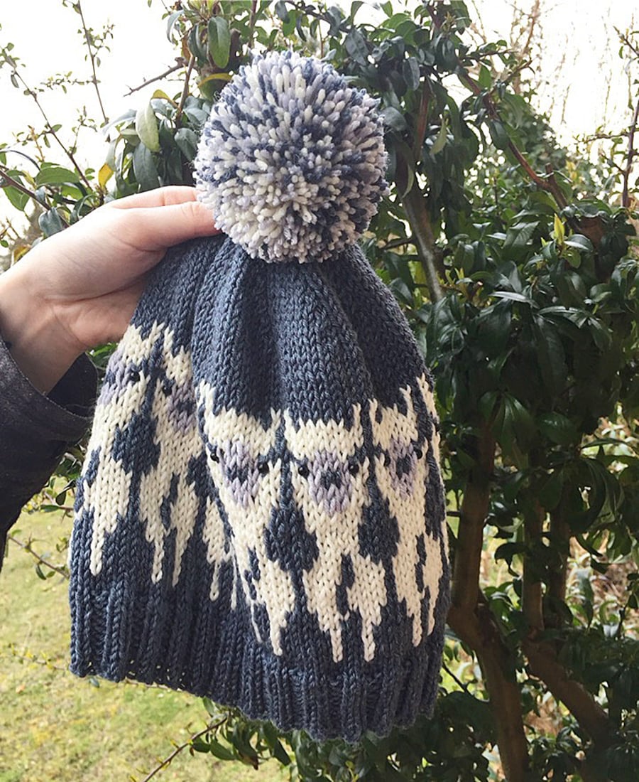 KNITTING PATTERN in pdf to make a hat with Alpaca motifs - Alpacas on a Hat