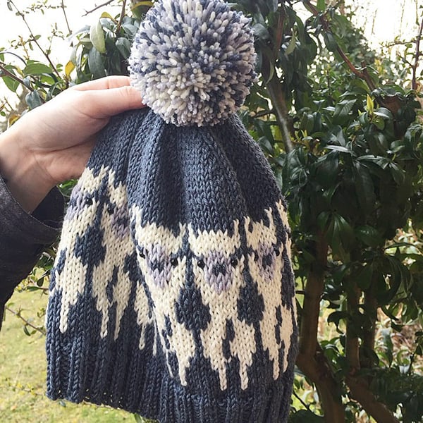 KNITTING PATTERN in pdf to make a hat with Alpaca motifs - Alpacas on a Hat