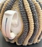 Retro tea cosy in modern neutrals - Image 5