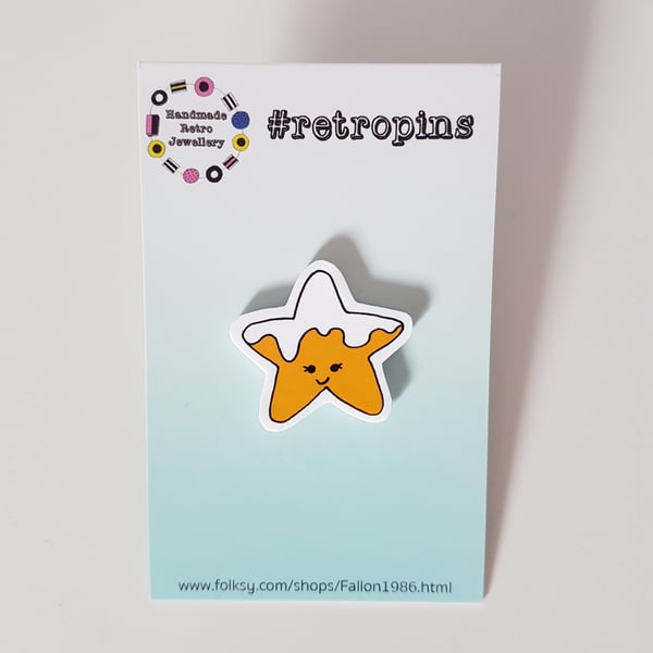 Retropins - Kawaii Star with snow shrink plastic pin