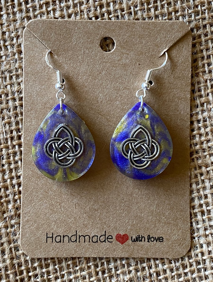 Small Teardrop-Shaped Celtic Knot Resin Earring With Purple and Yellow