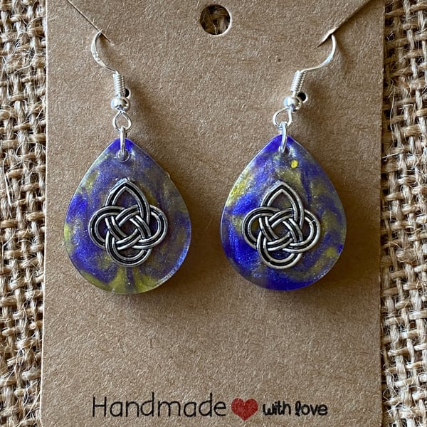 Small Teardrop-Shaped Celtic Knot Resin Earring With Purple and Yellow