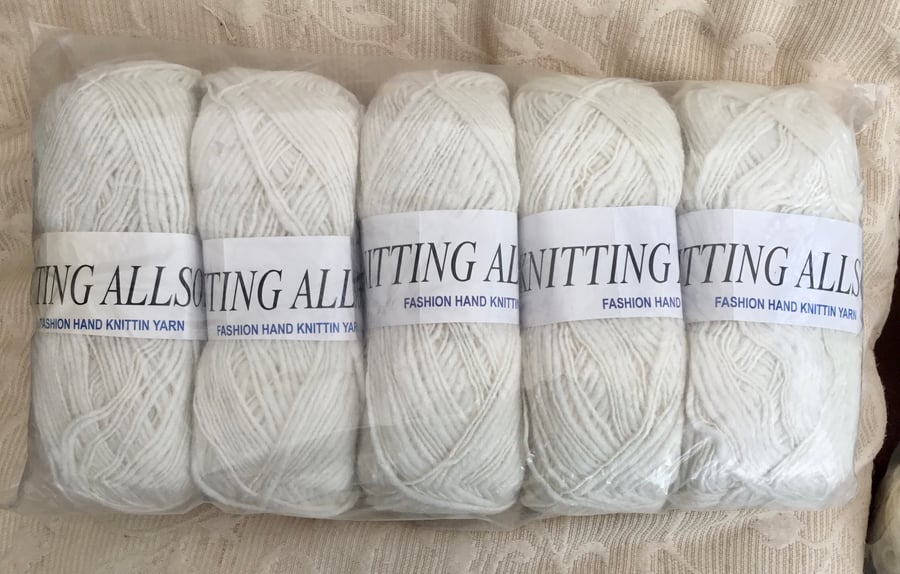 500g Knitting Allsorts Yarn Beautiful Bundle in Off White - Cream.